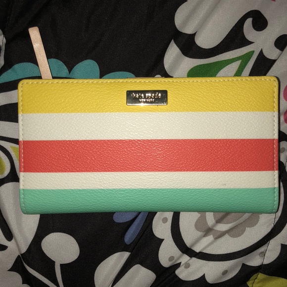 Kate Spade Wallet - Picture 1 of 7